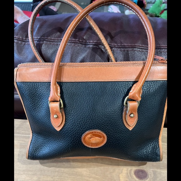 Dooney & Bourke Handbags - Dooney & Bourke vintage bag in very good pre loved condition measures 12x9x4”